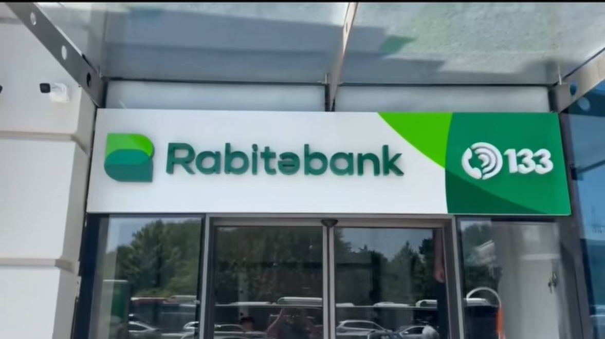 Rabitəbank — Filial fasad lövhəsi
