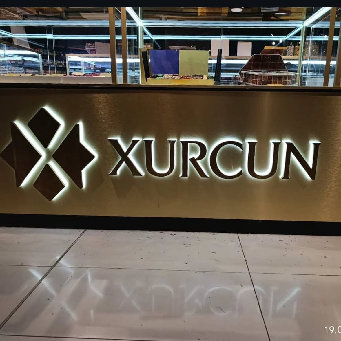 Xurcun — İşıqlı 3D hərflər